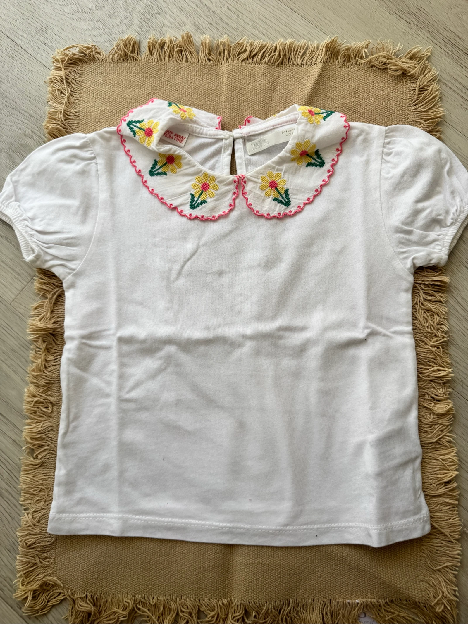 Zara Baby T-shirt branca com gola bordada flores | 9-12 meses (80 cm)